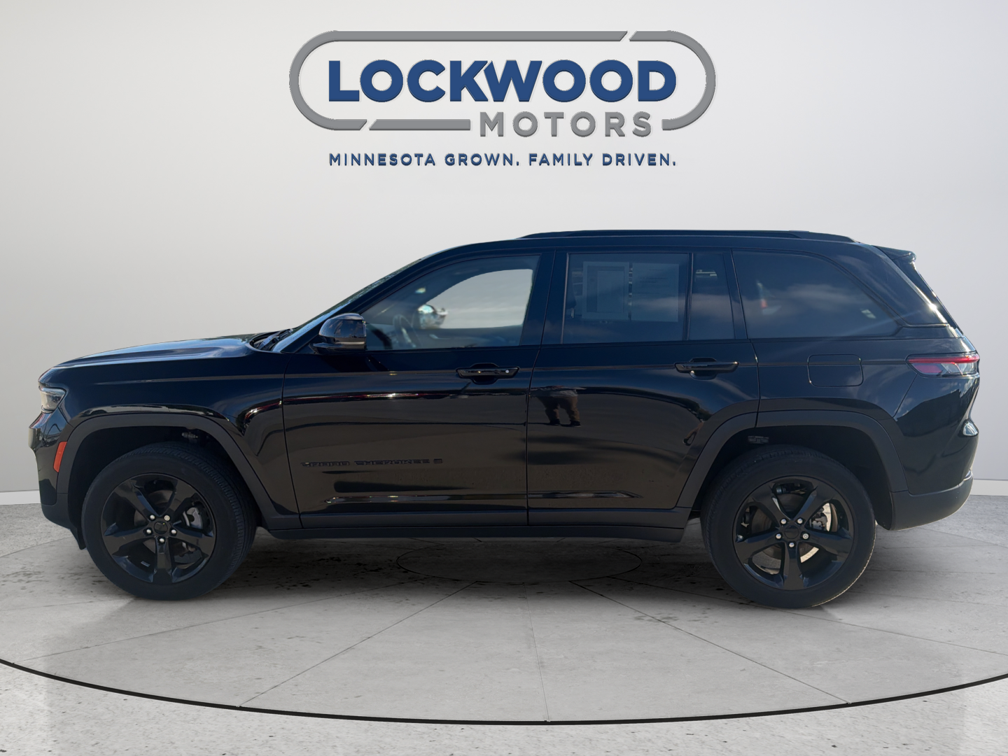 Used 2022 Jeep Grand Cherokee Altitude with VIN 1C4RJHAG0N8619432 for sale in Marshall, Minnesota