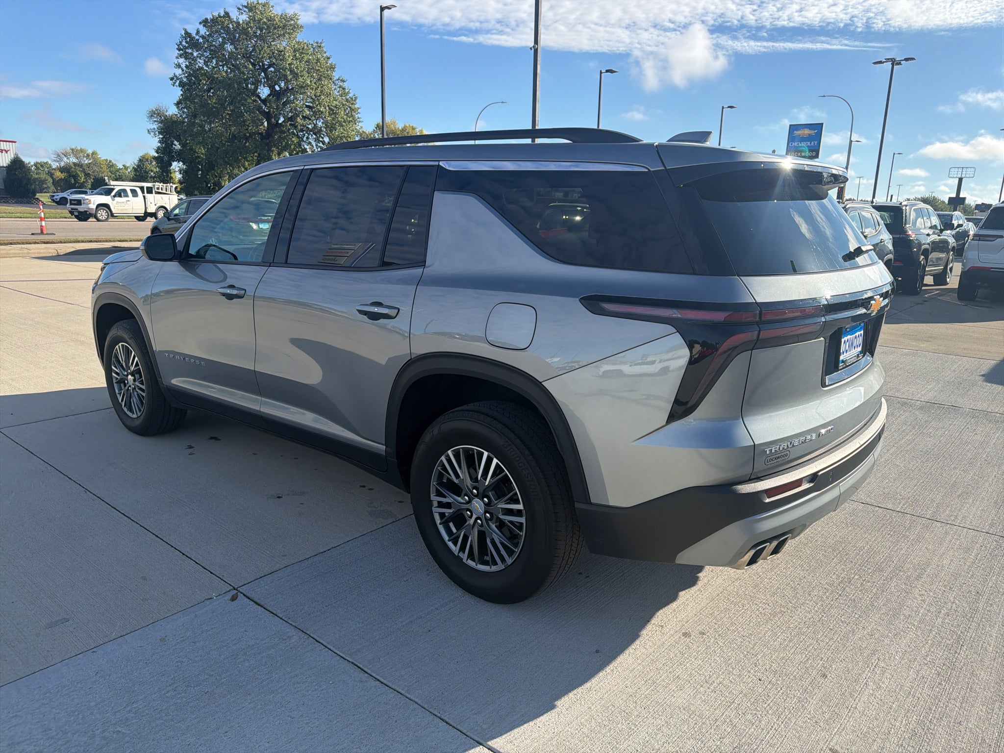 2025 Chevrolet Traverse LT