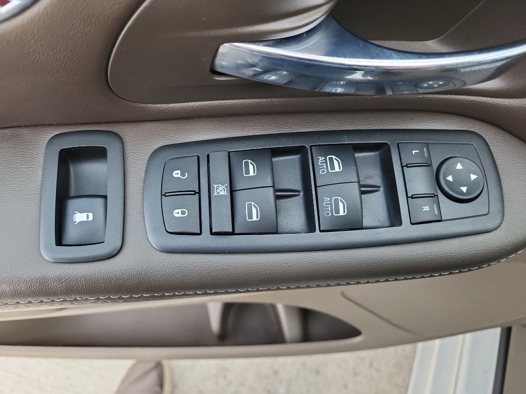 2012 Chrysler Town & Country Touring