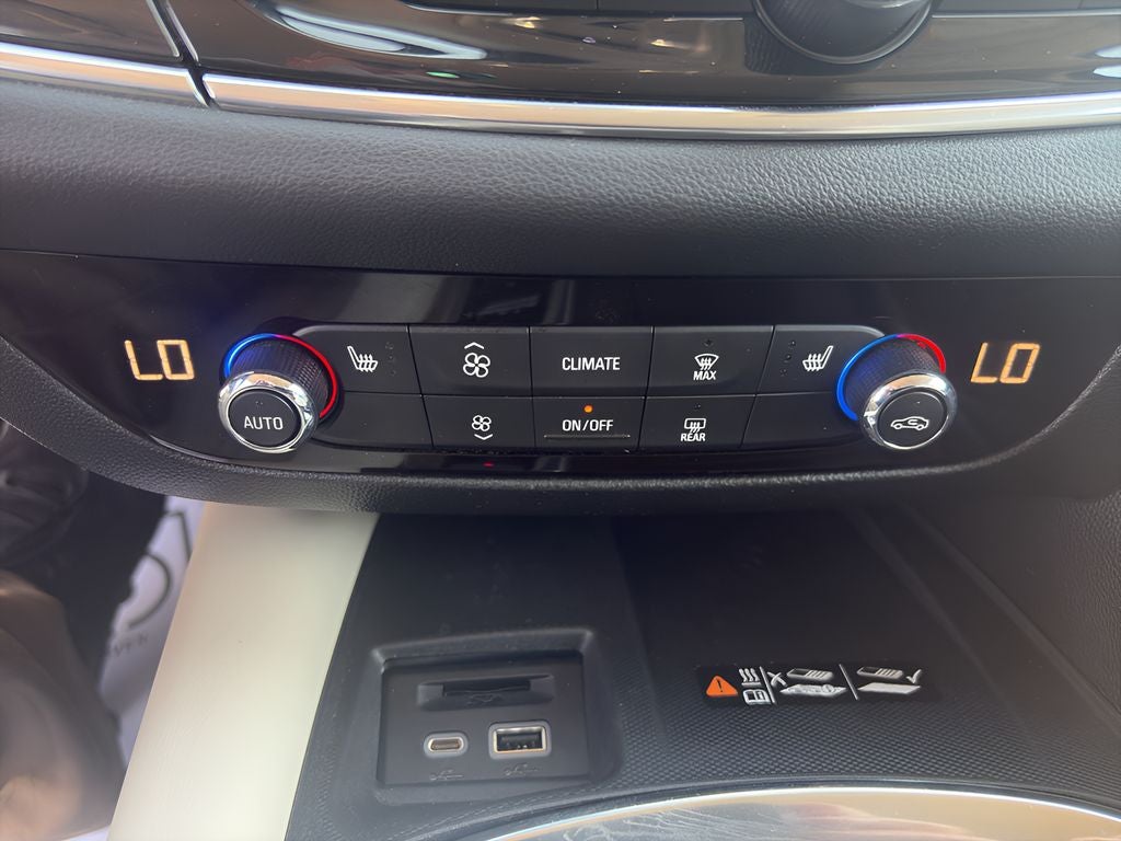 2024 Buick Enclave Essence